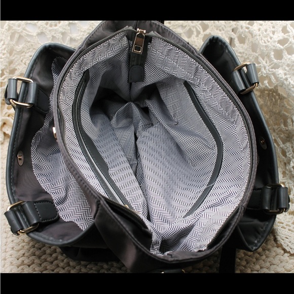 Beautiful Nylon Handbag - Picture 2 of 5